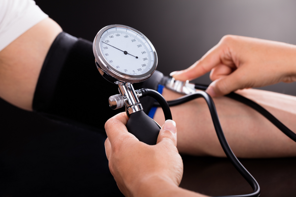 Quase 30% dos hipertensos no Brasil têm planos de saúde e a maioria diagnosticada são mulheres