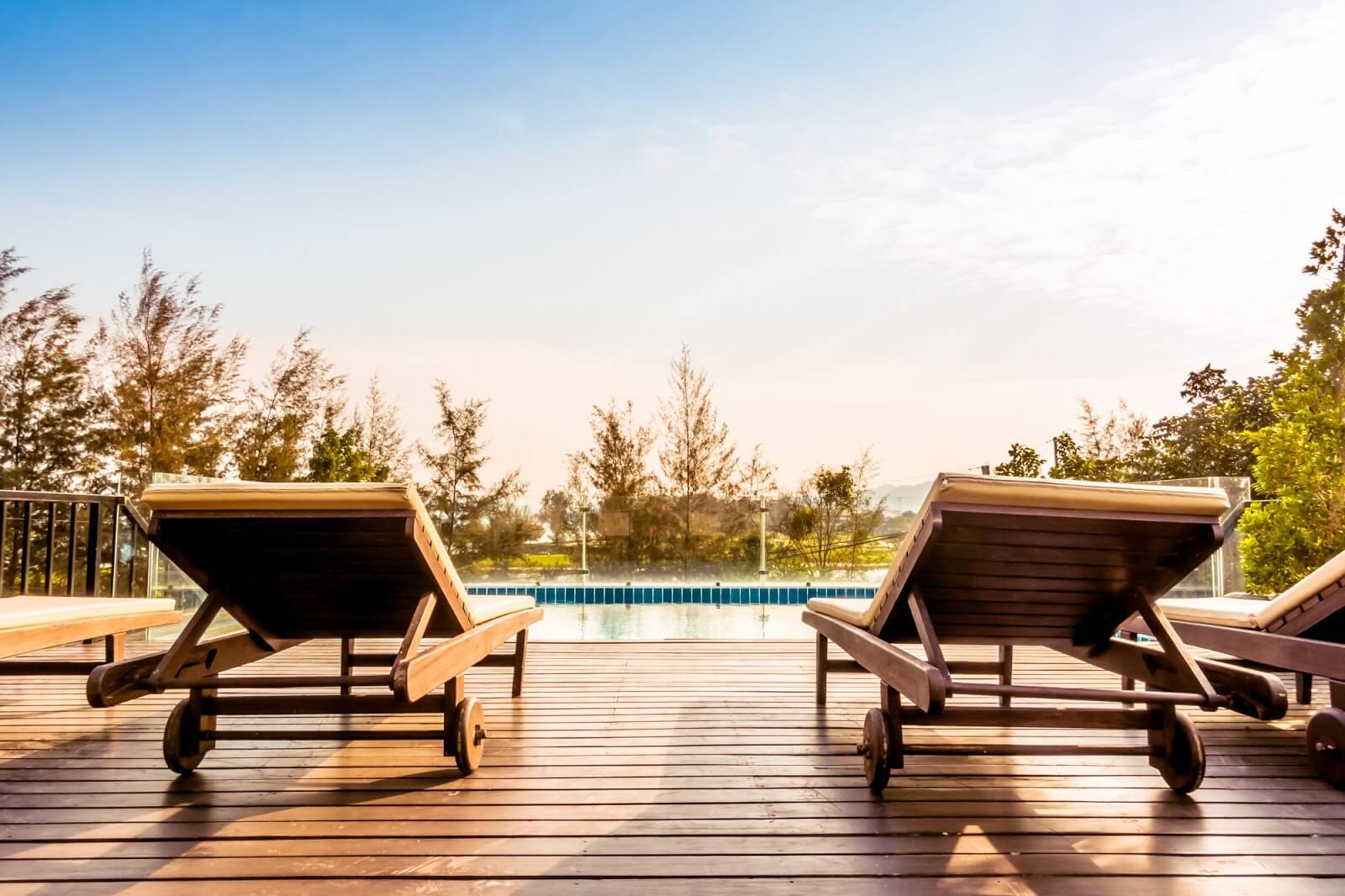 Piscinas com deck como proteger a superficie